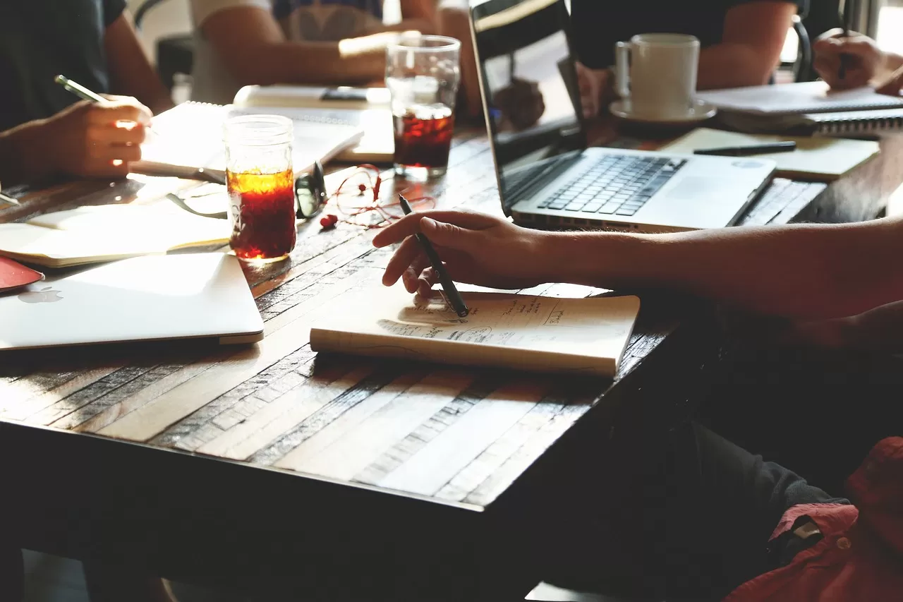 How to find a regular translation company? Find a reliable translation company