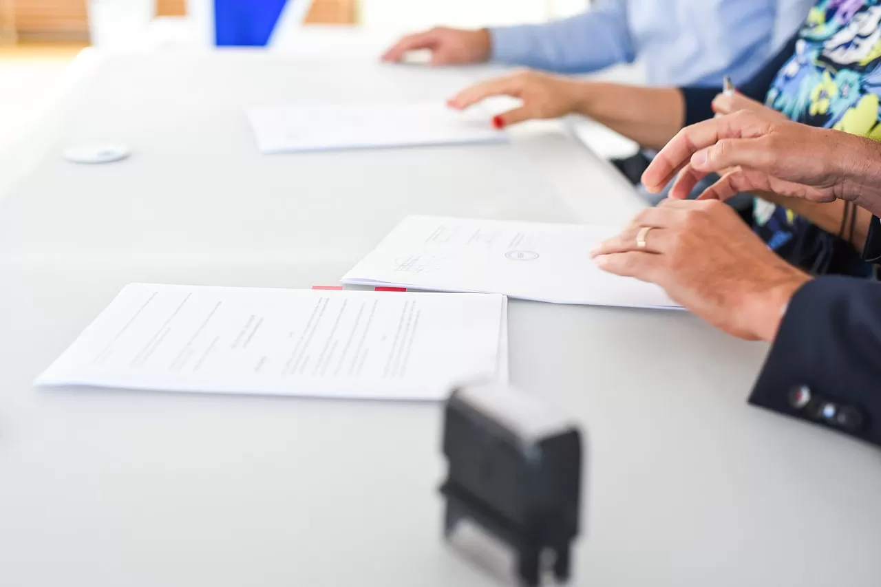 What are the determinants of contract translation pricing?