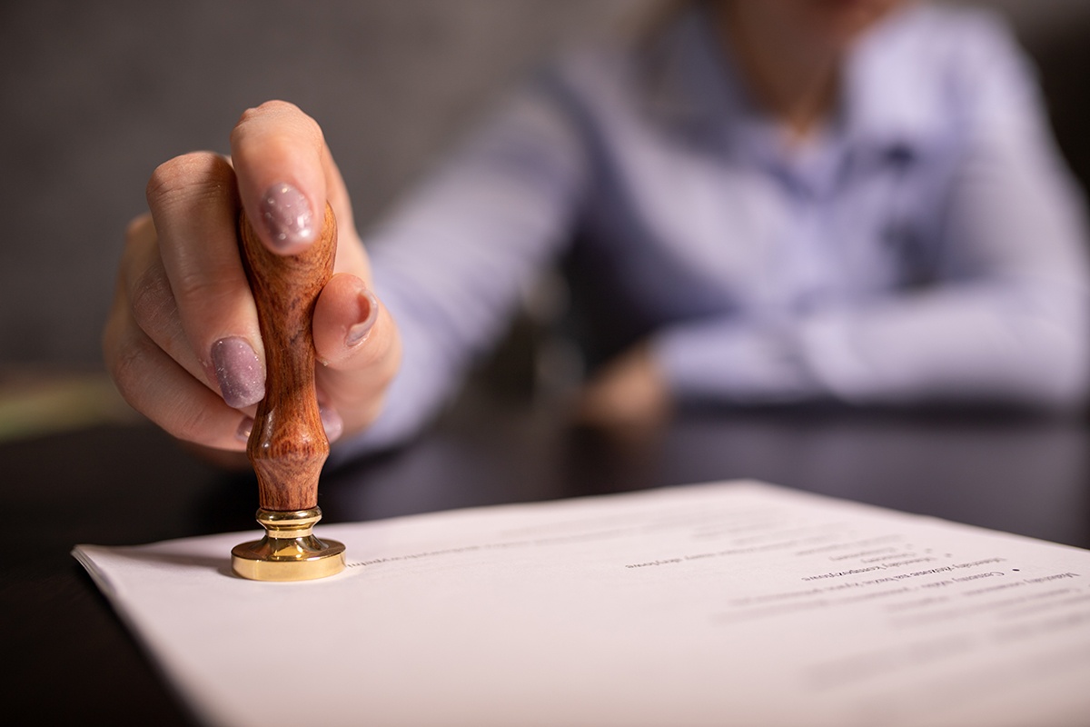 Certified vs Notarized Translation for Legal Documents: A Complete Guide(图1)