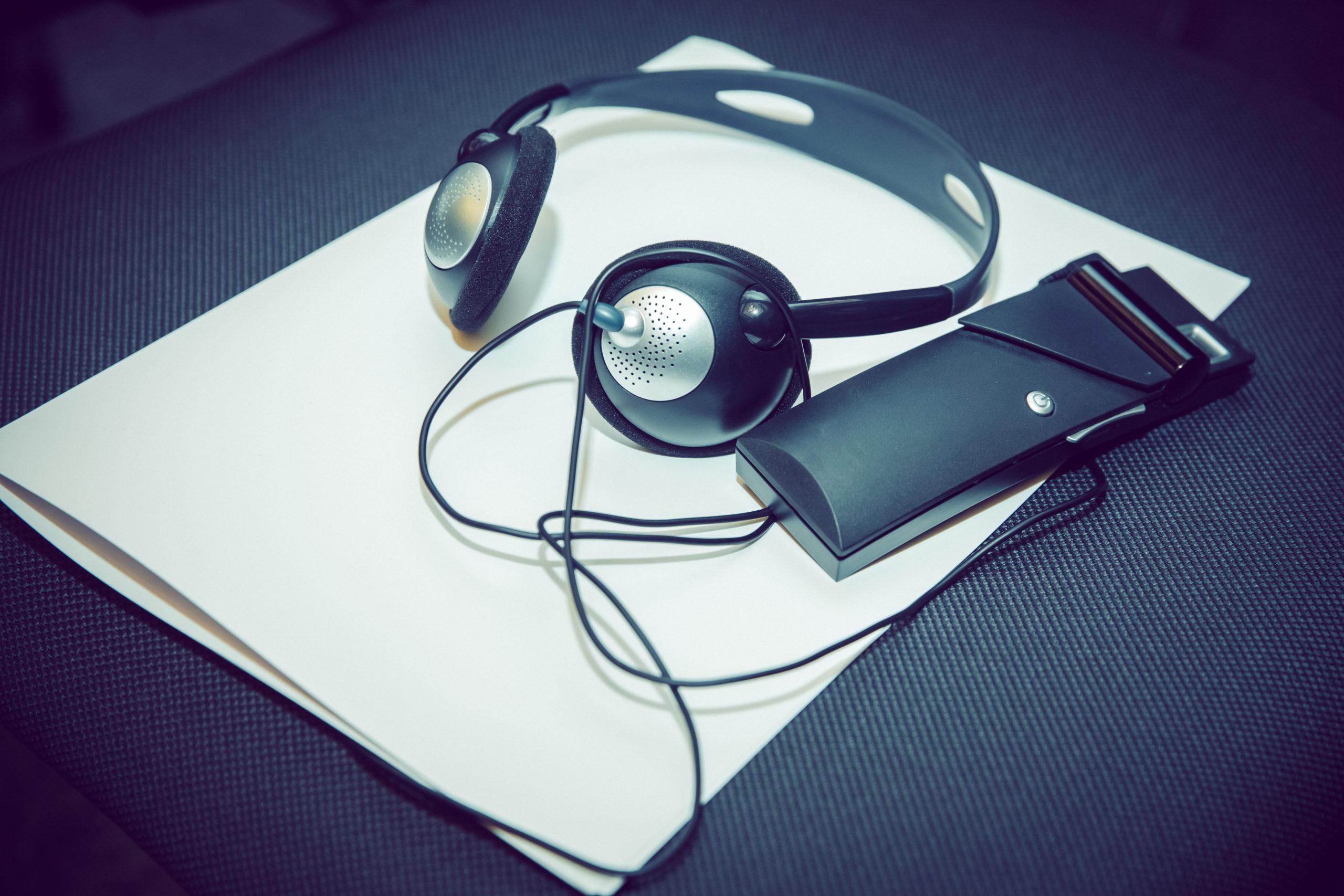 A Complete Guide to Simultaneous Interpreting Services in the USA